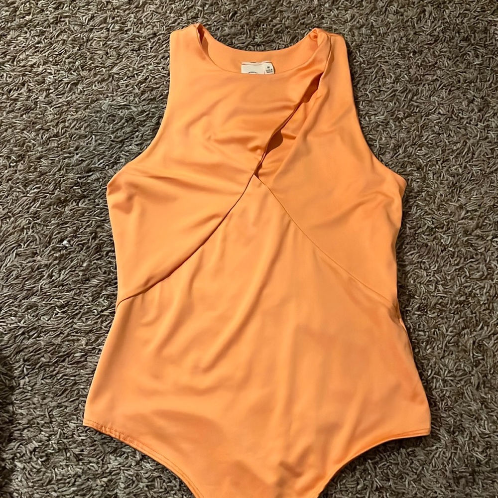 Women’s bodysuit 🎈4 -$5 items for $10🎈